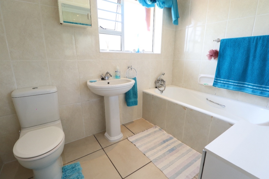 3 Bedroom Property for Sale in Kabega Park Eastern Cape